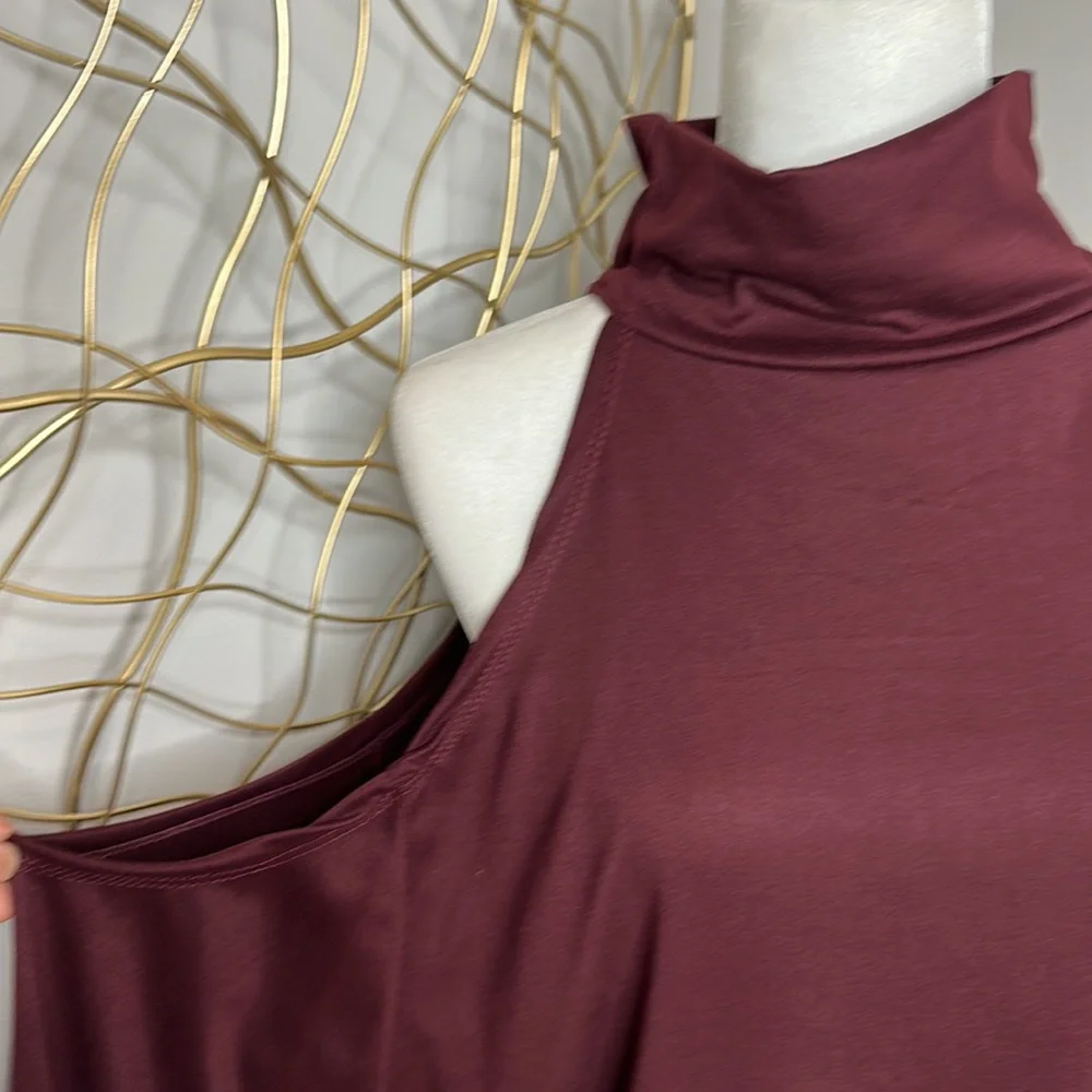 🆕NWOT Rouge Collection Plus Burgundy Cold Shoulder Turtle Neck Top, - Picture 2 of 7
